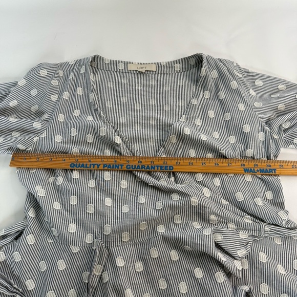 LOFT Gray Polka Dot Feminine Wrap Top size large 96% cotton Flowy sleeves - Picture 8 of 9